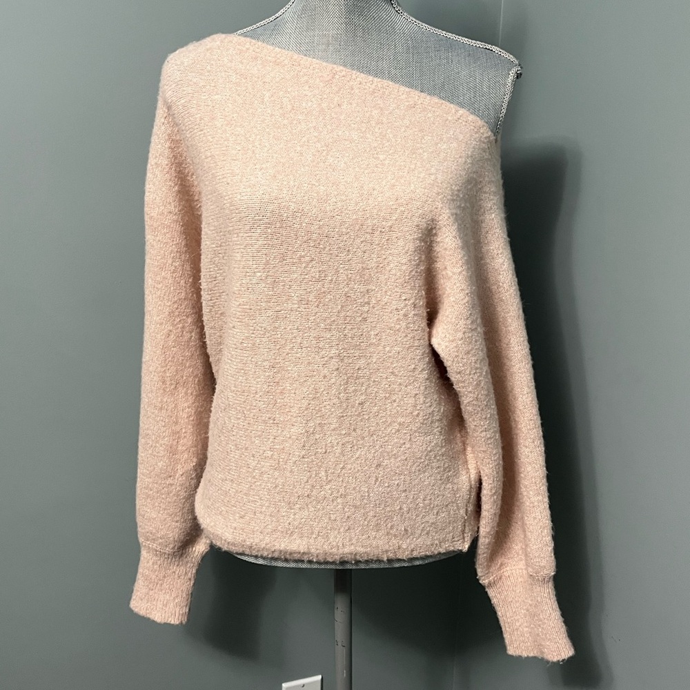 GUESS off shoulder cozy fuzzy sweater Womens size small - Picture 2 of 9